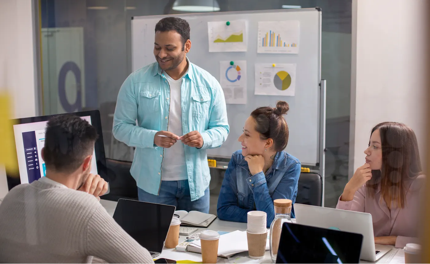 Directieteam bespreekt AI-strategie tijdens een werksessie