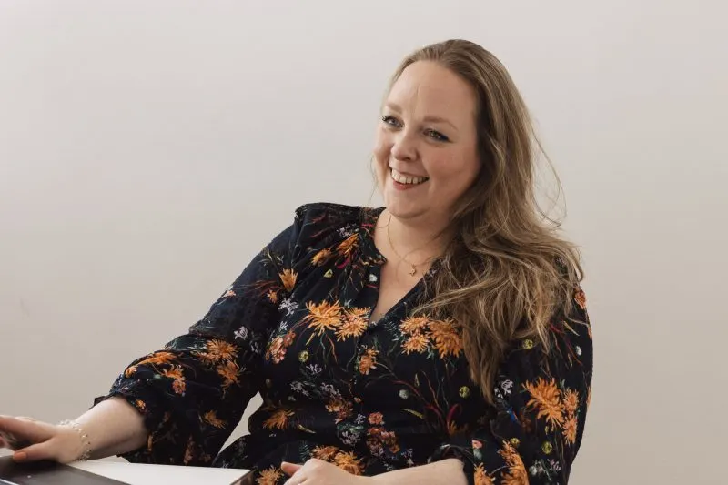 Adapt-collega aan het werk