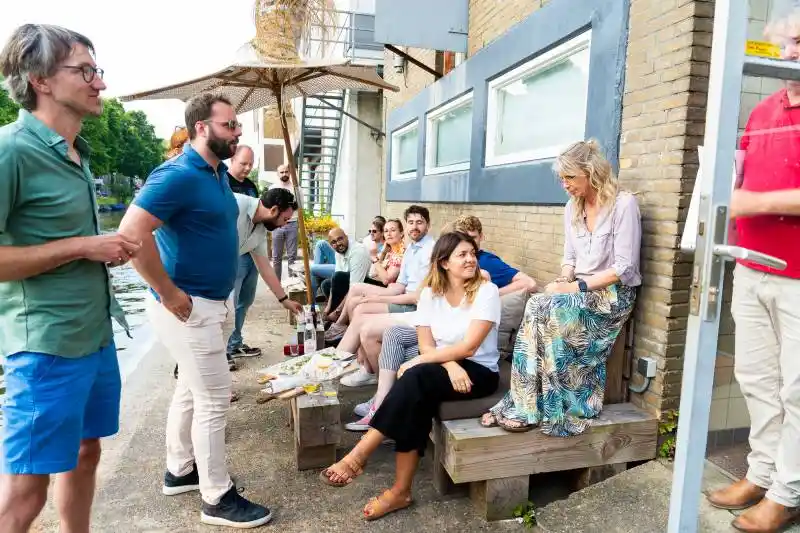 Borrel aan het water